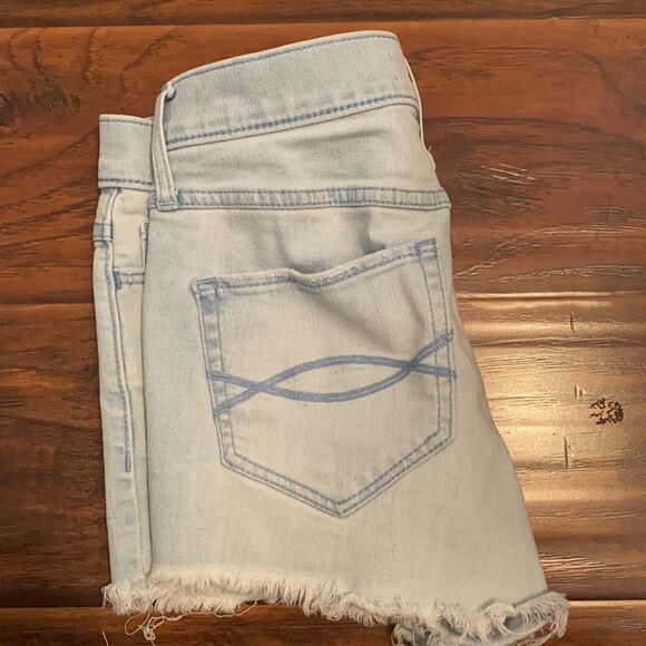 Abercrombie & Fitch Distressed Frayed Hem Denim Shorts Festival Summer Spring - Picture 2 of 9